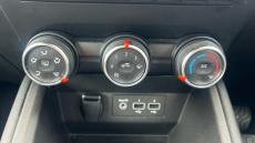 Renault Clio 1.0 TCe 100 Iconic 5dr Petrol Hatchback